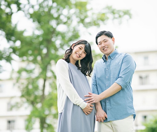 笑顔の夫婦
