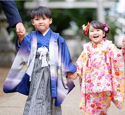 七五三詣りの子供